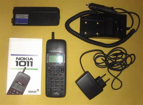 Nokia于1992年发布第一款GSM数字手机Nokia 1011