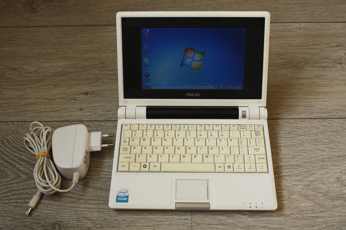 2007年10月，ASUS发布第一款可用的上网本Eee PC 701