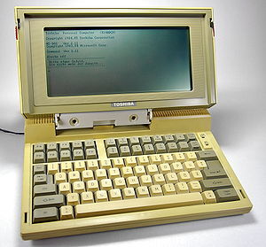 1985年，东芝推出了有“世界上第一款大众笔记本”之称的Toshiba T1100