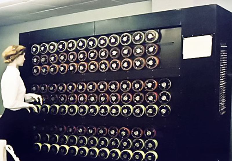 图灵于1939年提出关于密码破译计算机“Bombe”的思路